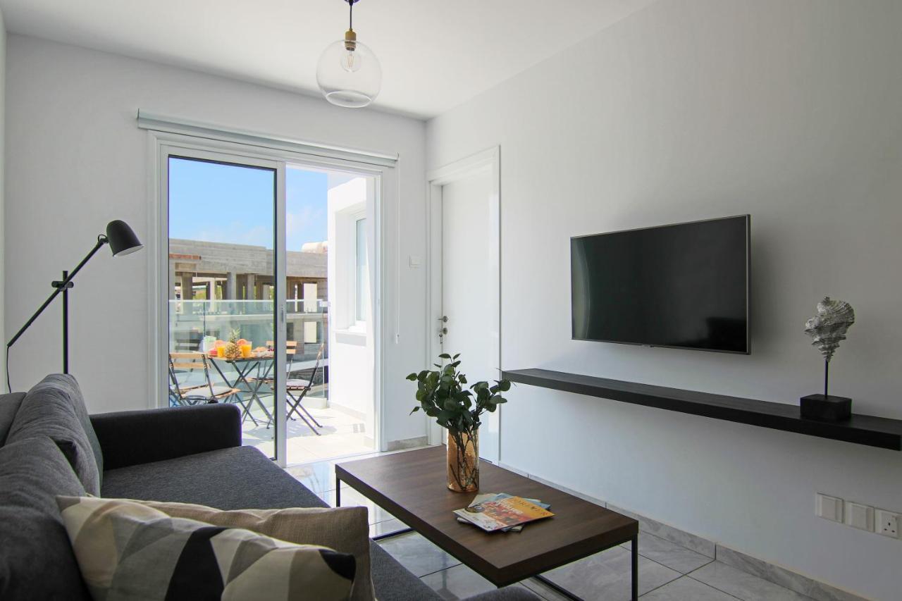 Phaedrus Living: Seaside Luxury Flat Lighthouse 74 Apartment Paphos ภายนอก รูปภาพ